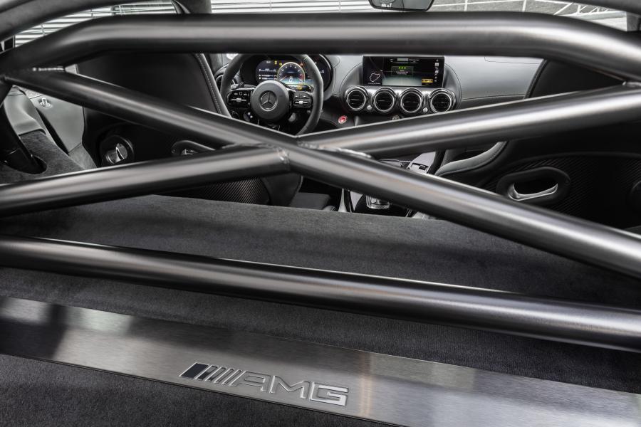 Интерьер Mercedes-AMG GT R PRO (C190) 2019 года  (WW) (фото 16 из 50)